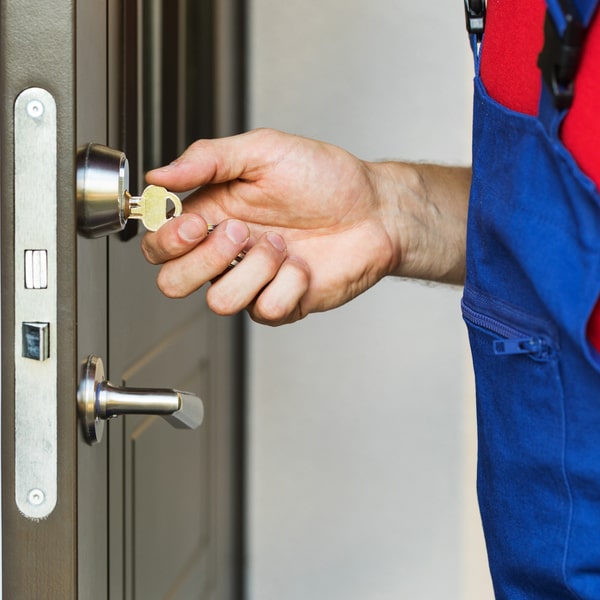 el tiempo de llegada del técnico de la cerrajería residencial varía dependiendo de la ubicación exacta de su residencia